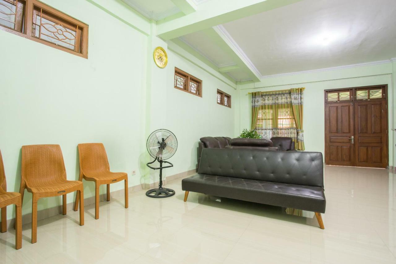 Oyo 1419 Rhona Guest House Syariah Yogyakarta Extérieur photo