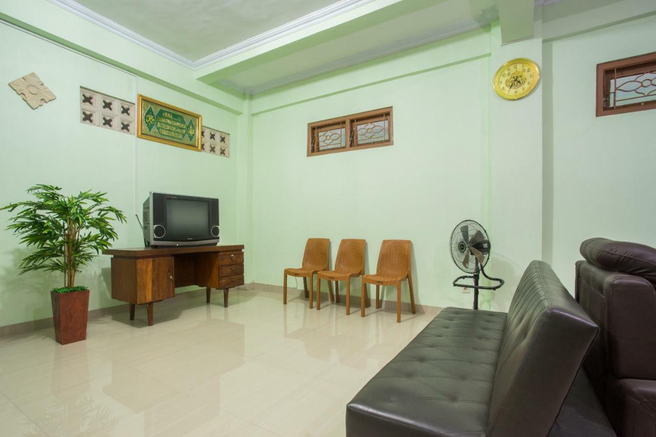 Oyo 1419 Rhona Guest House Syariah Yogyakarta Extérieur photo