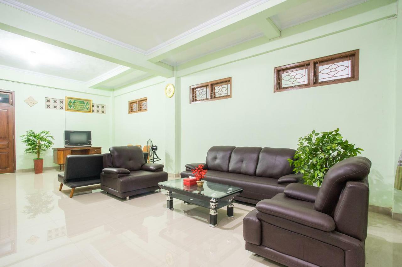 Oyo 1419 Rhona Guest House Syariah Yogyakarta Extérieur photo